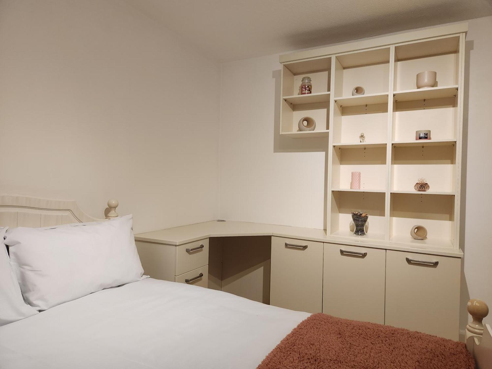 Elmdon House With 4 Spacious Bedrooms To Choose Бирмингем Экстерьер фото