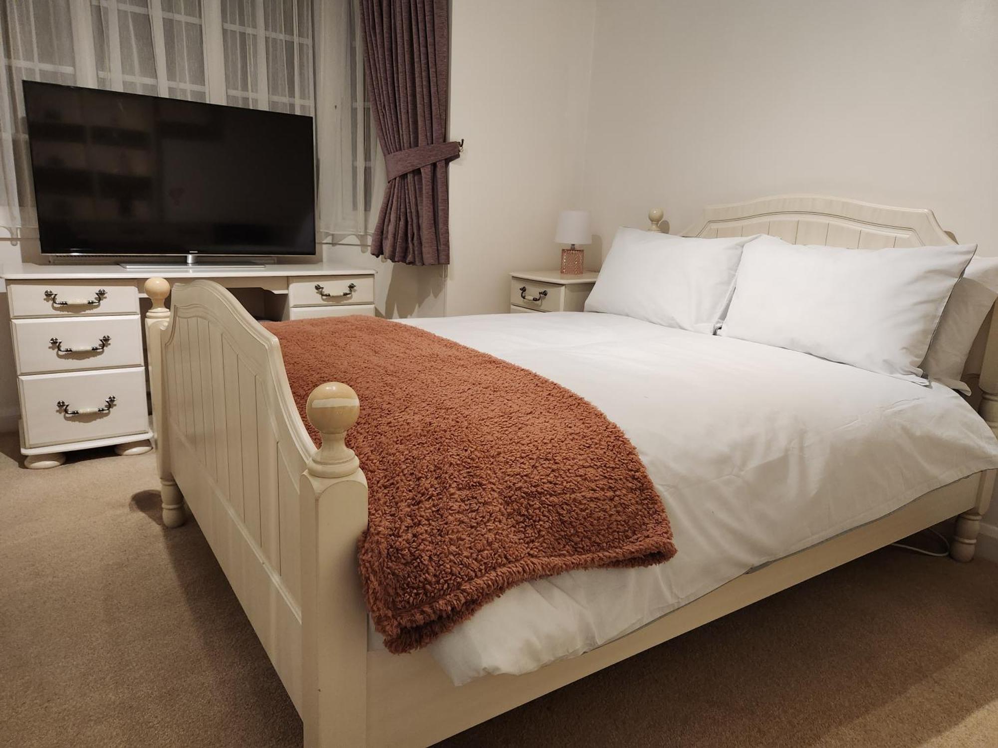 Elmdon House With 4 Spacious Bedrooms To Choose Бирмингем Экстерьер фото