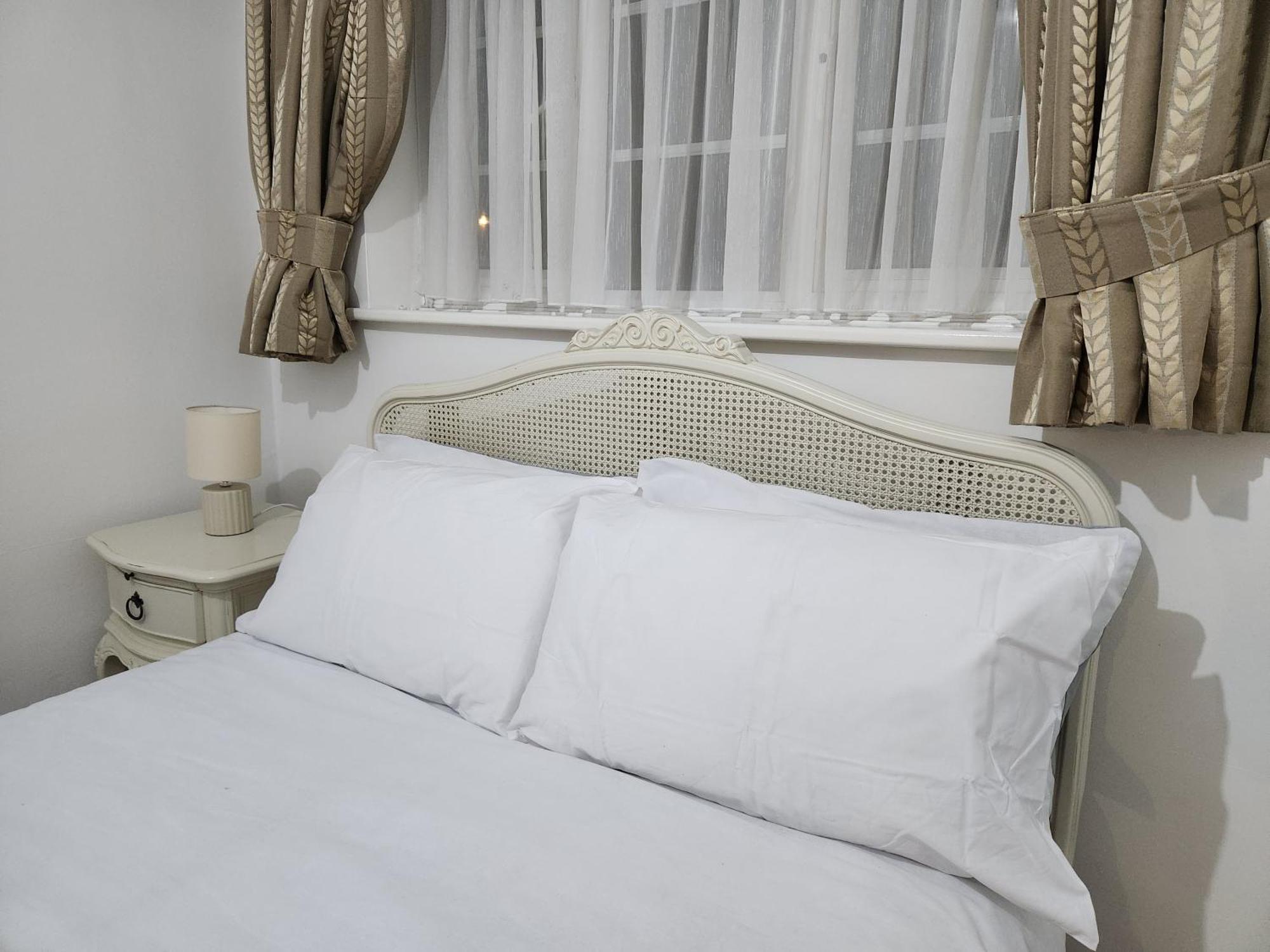 Elmdon House With 4 Spacious Bedrooms To Choose Бирмингем Экстерьер фото