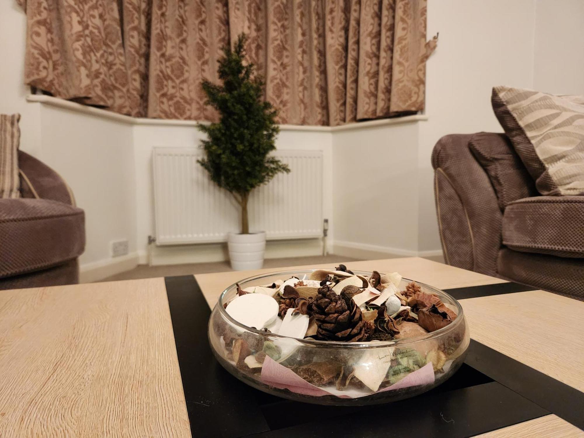 Elmdon House With 4 Spacious Bedrooms To Choose Бирмингем Экстерьер фото