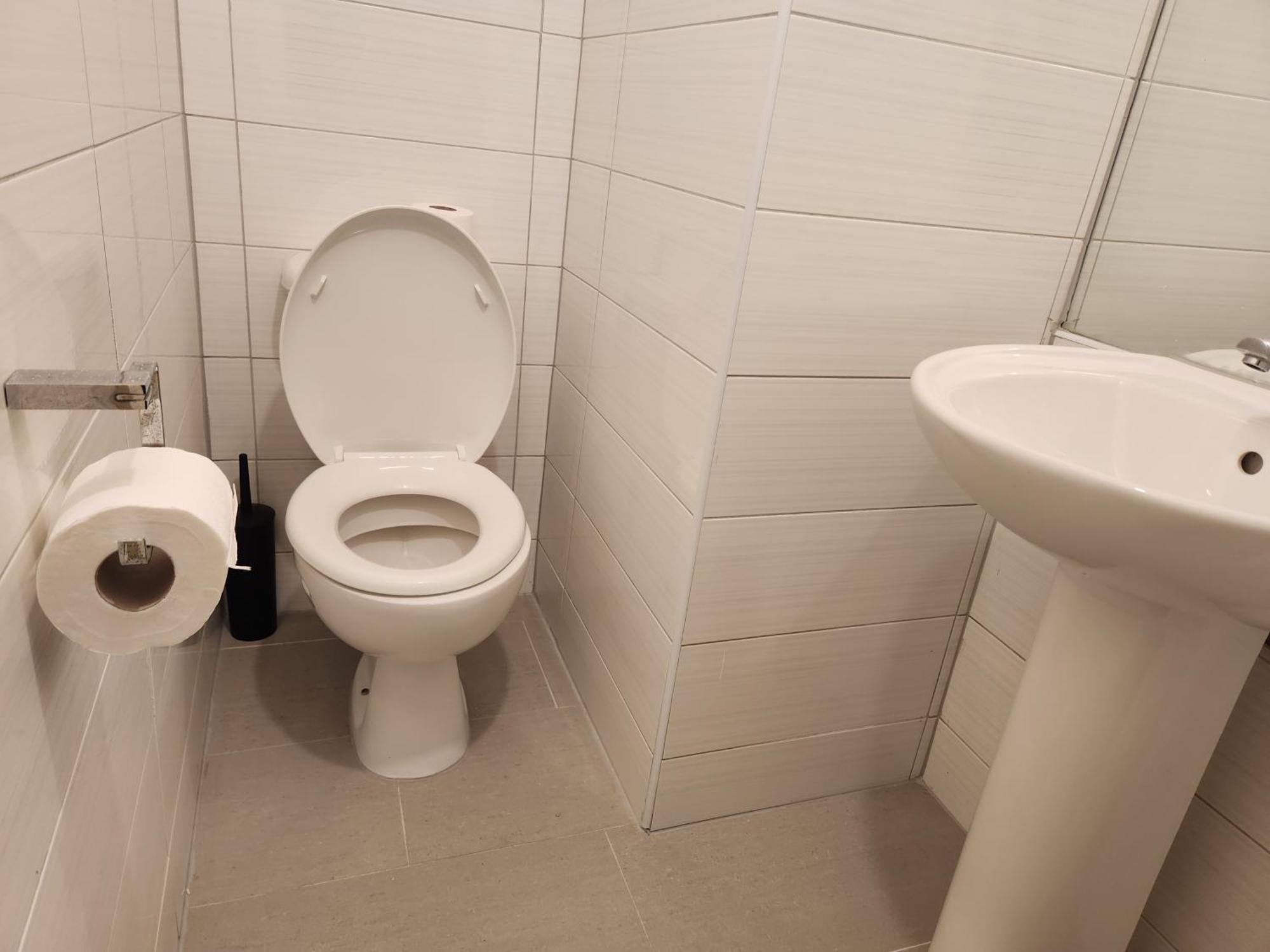 Elmdon House With 4 Spacious Bedrooms To Choose Бирмингем Экстерьер фото