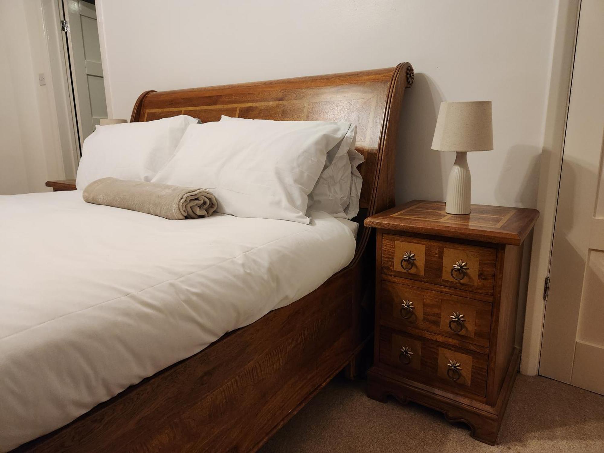 Elmdon House With 4 Spacious Bedrooms To Choose Бирмингем Экстерьер фото