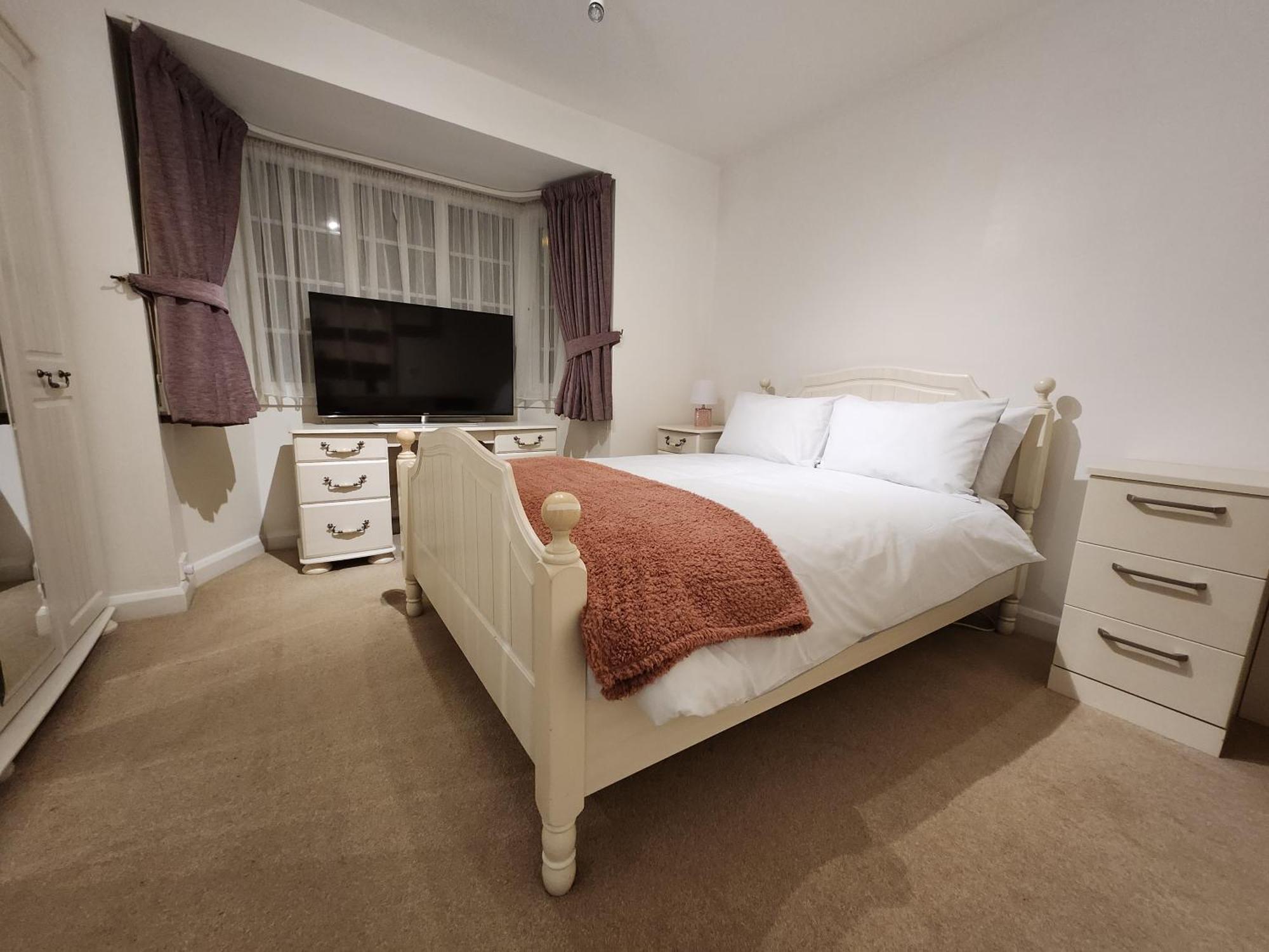 Elmdon House With 4 Spacious Bedrooms To Choose Бирмингем Экстерьер фото