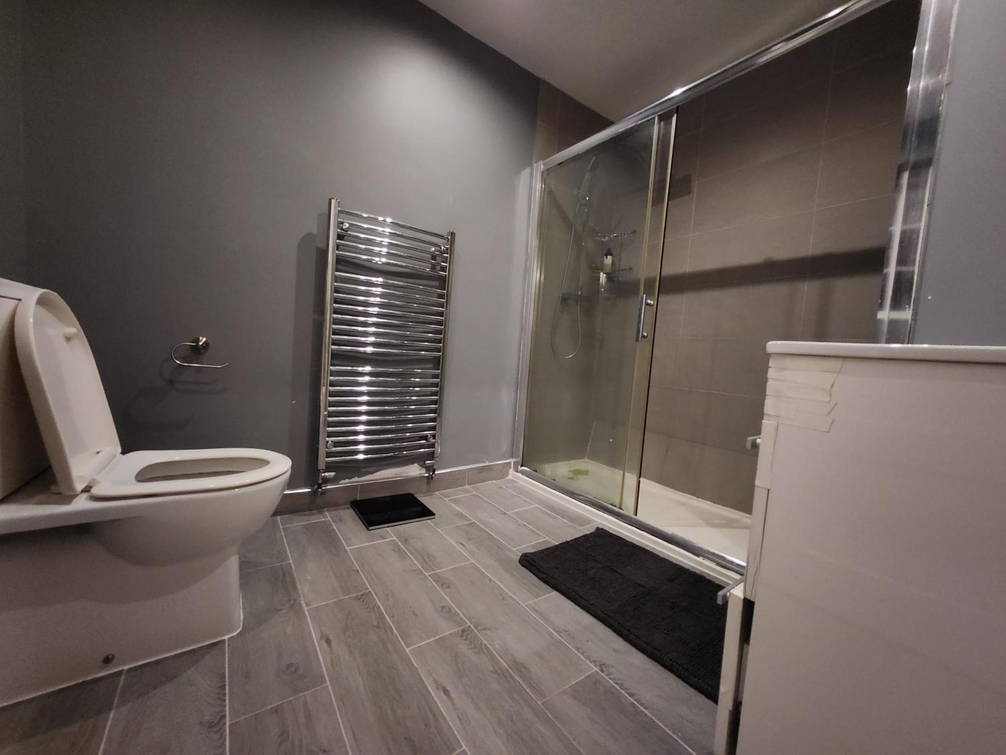 Elmdon House With 4 Spacious Bedrooms To Choose Бирмингем Экстерьер фото